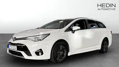 Vit (white) Begagnad 2017 Toyota Avensis Kombi | 129 900 kr (Superpris)