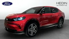 Röd (red) Ny 2024 Ford Capri Premium Sedan | 619 900 kr (Marknadspris)