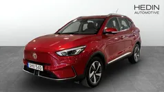 Röd (red) Begagnad 2022 MG ZS Luxury Sedan | 254 900 kr (Superpris)