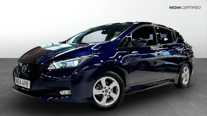 Begagnad Nissan Leaf N-Connecta 110 kW (150 HK) 2023 Blå Halvkombi
