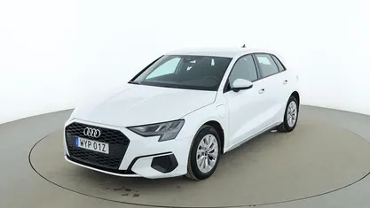 Vit Begagnad 2021 Audi A3 Sportback e-tron Halvkombi | 253 000 kr (Marknadspris)