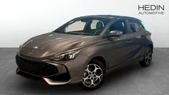 Grå Ny 2024 MG MG3 Luxury Halvkombi | 291 740 kr (Marknadspris)