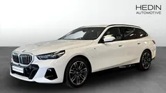 Vit (white) Begagnad 2025 BMW 530e M Sport Kombi | 644 700 kr (Superpris)