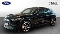 Svart (black) Begagnad 2022 Ford Mustang Mach-E SUV | 409 900 kr (Superpris)