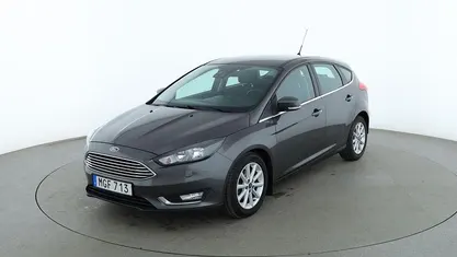 Grå Begagnad 2015 Ford Focus Titanium Halvkombi | 99 000 kr (Marknadspris)