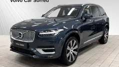 Blå Begagnad 2023 Volvo XC90 Plus SUV | 719 900 kr (Marknadspris)