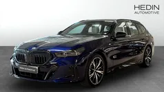 Blå (blue) Begagnad 2025 BMW 530e M Sport Kombi | 748 700 kr (Marknadspris)