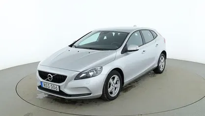 Silver Begagnad 2017 Volvo V40 Kinetic Kombi | 129 000 kr (Marknadspris)
