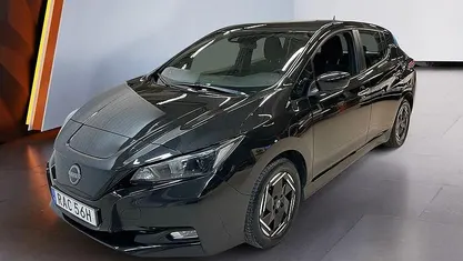Begagnad Nissan Leaf Acenta 110 kW (150 HK) 2022 Svart Halvkombi
