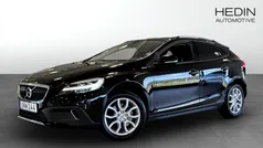 Svart (black) Begagnad 2016 Volvo V40 CC Momentum Kombi | 184 900 kr (Marknadspris)