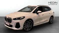 Vit (white) Begagnad 2024 BMW 225 Active Tourer Comfort Edition Minibuss | 432 700 kr (Marknadspris)
