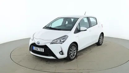 Vit Begagnad 2018 Toyota Yaris Hybrid Active Sedan | 173 000 kr (Marknadspris)