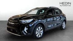 Svart (black) Ny 2025 Kia Stonic 4 SUV | 277 900 kr (Marknadspris)