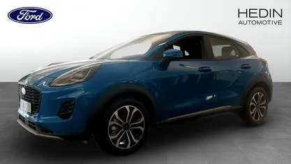 Blå (blue) Ny 2025 Ford Puma Titanium SUV | 315 000 kr (Marknadspris)