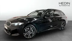Svart (black) Begagnad 2024 BMW 330e M Sport Kombi | 528 700 kr (Bra pris)
