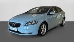 Blå Begagnad 2018 Volvo V40 Kinetic Kombi | 158 900 kr (Marknadspris)
