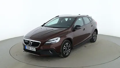 Brun Begagnad 2018 Volvo V40 CC Momentum Kombi | 219 000 kr (Marknadspris)