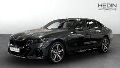 Grå (grey) Begagnad 2025 BMW 530e M Sport Sedan | 678 700 kr (Marknadspris)