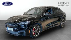 Svart (black) Begagnad 2022 Ford Mustang Mach-E SUV | 404 900 kr (Superpris)