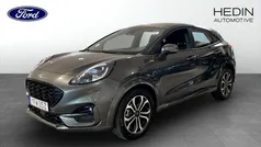 Grå (grey) Begagnad 2024 Ford Puma ST-Line SUV | 264 900 kr (Marknadspris)
