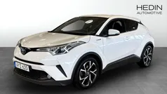 Vit (white) Begagnad 2019 Toyota C-HR SUV | 209 900 kr (Marknadspris)