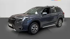 Grå Begagnad 2023 Subaru Forester Active SUV | 389 700 kr (Marknadspris)