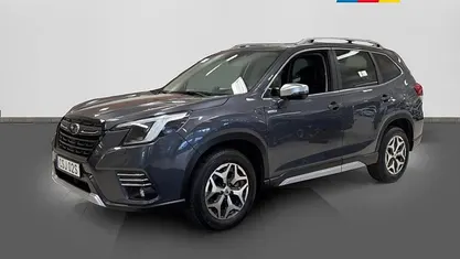 Grå Begagnad 2023 Subaru Forester Active SUV | 389 700 kr (Marknadspris)