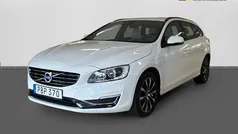 Vit Begagnad 2017 Volvo V60 Momentum Kombi | 164 900 kr (Marknadspris)