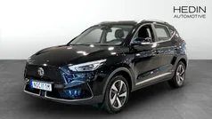Svart (black) Begagnad 2022 MG ZS Luxury Sedan | 244 900 kr (Bra pris)
