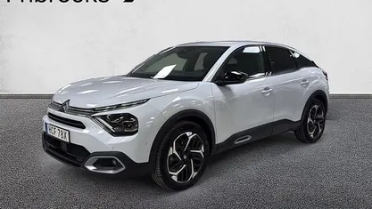 Vit Begagnad 2024 Citroën C4 Shine Halvkombi | 204 900 kr (Bra pris)