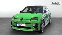 Grön (green) Begagnad 2025 Renault R5 Techno Halvkombi | 379 900 kr (Marknadspris)