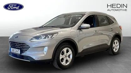 Grå Begagnad 2023 Ford Kuga Titanium SUV | 269 900 kr (Marknadspris)