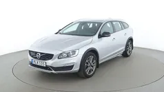 Silver Begagnad 2018 Volvo V60 CC Summum Kombi | 240 000 kr (Marknadspris)