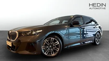 Grå Begagnad 2025 BMW 530e M Sport Kombi | 578 700 kr (Superpris)