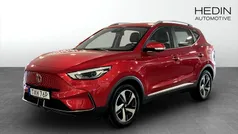 Röd (red) Begagnad 2022 MG ZS Luxury Sedan | 249 900 kr (Bra pris)