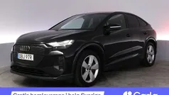Svart Begagnad 2023 Audi Q4 Sportback e-tron Comfort SUV | 446 900 kr (Marknadspris)