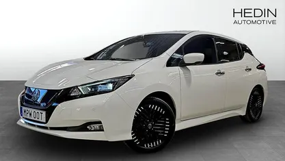 Begagnad Nissan Leaf N-Connecta 108 kW (147 HK) 2023 Vit Halvkombi