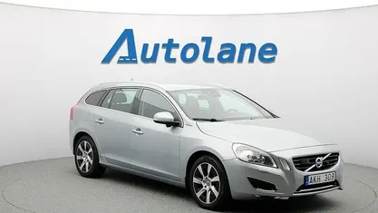 Silver Begagnad 2013 Volvo V60 Summum Kombi | 149 900 kr (Marknadspris)
