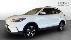 Vit (white) Begagnad 2022 MG ZS Luxury Sedan | 244 900 kr (Marknadspris)