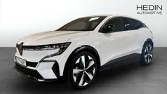 Vit (white) Begagnad 2023 Renault Mégane Halvkombi | 334 900 kr (Marknadspris)