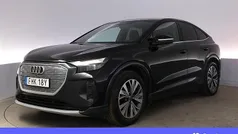 Svart Begagnad 2023 Audi Q4 Sportback e-tron Advanced SUV | 376 900 kr (Marknadspris)