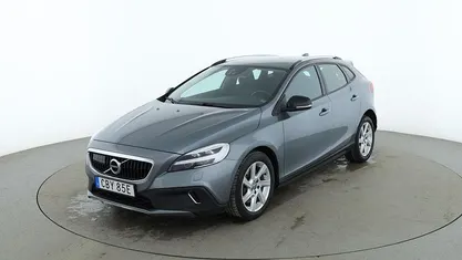 Grå Begagnad 2019 Volvo V40 CC Momentum Kombi | 204 000 kr (Marknadspris)