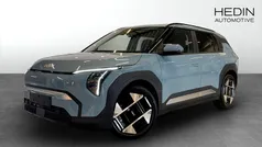 Blå (blue) Ny 2025 Kia EV3 Plus SUV | 504 370 kr (Marknadspris)