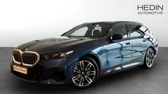 Blå (blue) Begagnad 2025 BMW 530e M Sport Kombi | 628 700 kr (Superpris)