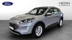 Grå (silver) Begagnad 2023 Ford Kuga Titanium SUV | 269 900 kr (Marknadspris)