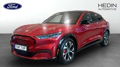 Röd (red) Begagnad 2021 Ford Mustang Mach-E SUV | 349 900 kr (Marknadspris)