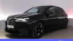 Svart Begagnad 2023 BMW iX Sport Line SUV | 602 900 kr (Bra pris)