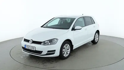 Vit Begagnad 2016 VW Golf Comfortline Sedan | 128 000 kr (Marknadspris)