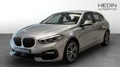 Begagnad 2022 BMW 118 Sport Line Halvkombi | 258 700 kr (Marknadspris)