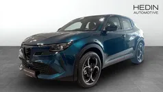 Grå (grey) Ny 2024 Alfa Romeo Junior Edizione Speciale Halvkombi | 393 800 kr (Marknadspris)